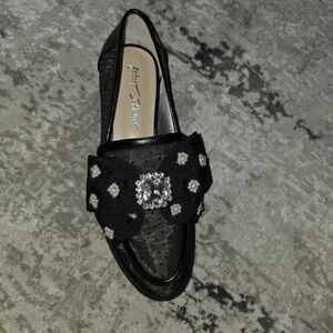 Betsey Johnson Seth Mesh Oversized Bow Pearl and Jewel SZ 9.5